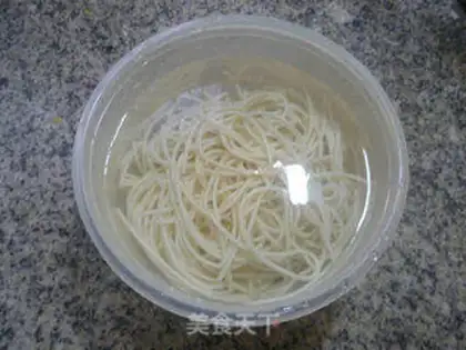 Make Plum-dry egg noodles step 4