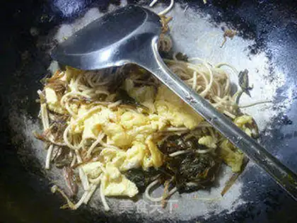 Make Plum-dry egg noodles step 9