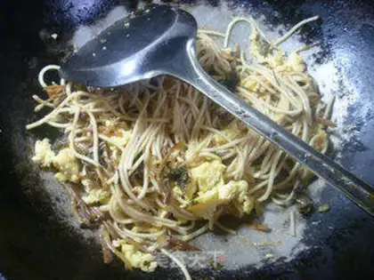 Make Plum-dry egg noodles step 11