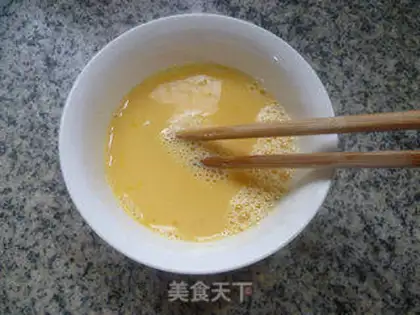Make Plumsy eggs and rice step 2