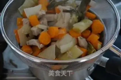 Make French-white pork stew step 1