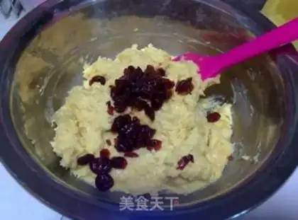 Make English cranberry scone step 10