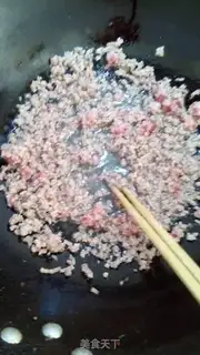 Make Autumn beef pizza step 1