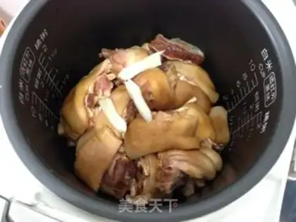 Make Eggs and pigs
