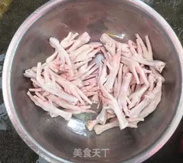 Make Soy chicken feet step 1
