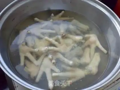 Make Chicken claws onions step 1