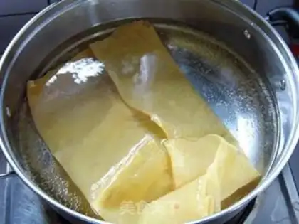 Make Red oil tofu skin step 4