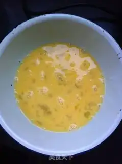 Make Tomato fried eggs step 1