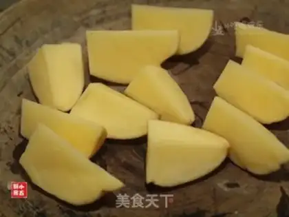 Make Rosemary baked potatoes step 1