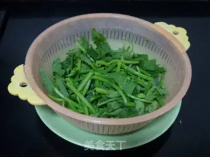 Make Clear the pumpkin seedlings step 1