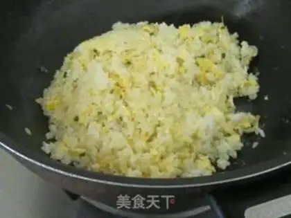 Make Soy sauce, fried rice step 4