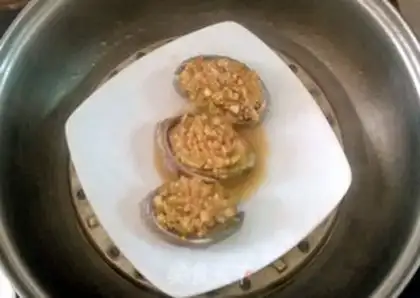 Make Garlic fans steam abalone step 10
