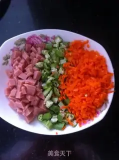 Make Yangzhou fried rice step 1
