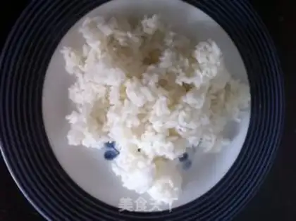 Make Yangzhou fried rice step 4