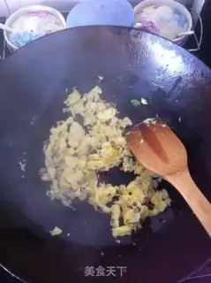 Make Yangzhou fried rice step 6