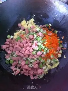 Make Yangzhou fried rice step 7