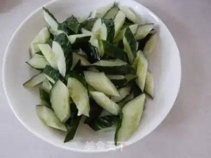 Make cucumber shrimp step 1