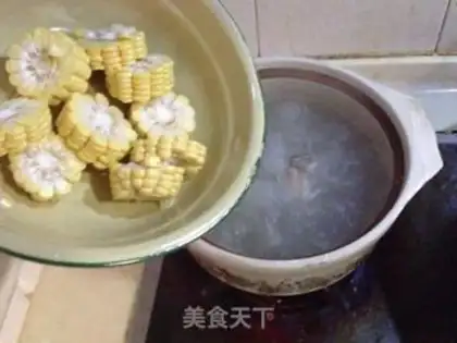 Make Big bone corn soup step 3