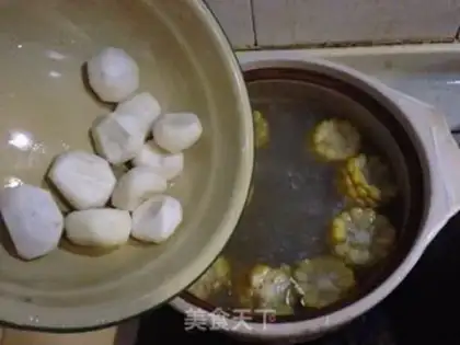 Make Big bone corn soup step 4