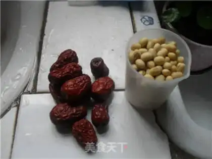 Make Scrambled with red dates step 0