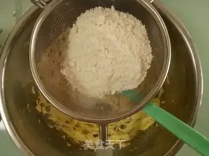 Make Button cookies step 4