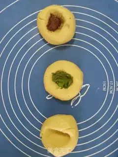 Make Button cookies step 6