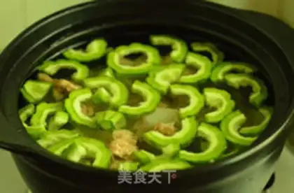 Make Suffering melon cucumber and pork soup step 5