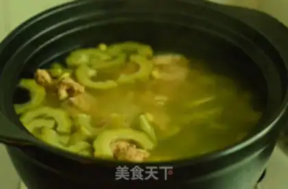Make Suffering melon cucumber and pork soup step 6