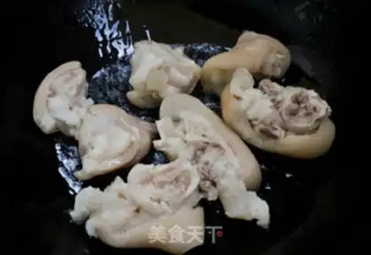 Make Red burning dry pig hoof step 3