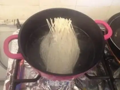 Make Onion noodles step 4