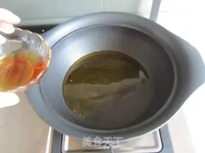 Make Three chickens on the table step 1