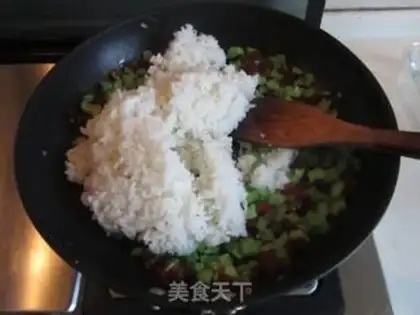 Make Bitter sausage fried rice step 7