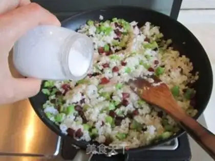 Make Bitter sausage fried rice step 8