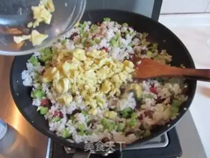 Make Bitter sausage fried rice step 9