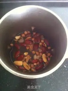 Make "Red dates peanut walnuts." step 1