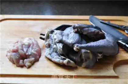Make Chicken Mountain medicine soup step 0