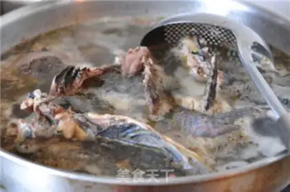 Make Chicken Mountain medicine soup step 1