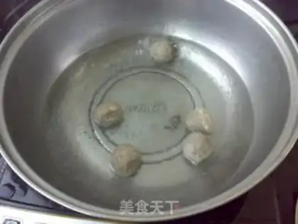 Make Spicy beefball noodles step 2
