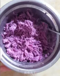 Make Potato-coloured buns step 0