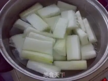 Make Poppy melon soup step 1