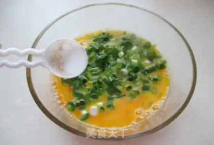 Make Onion fried eggs step 4
