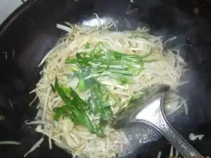 Make Spam, green bean bud step 14