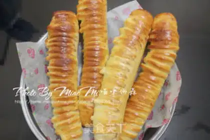Make Strawberry jam caterpillar step 7