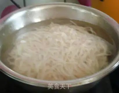 Make Tomato beef noodles step 8