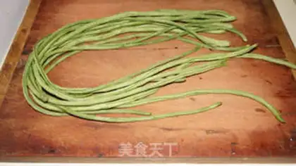 Make Garlic sauce with beans step 0