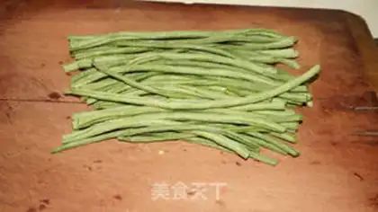 Make Garlic sauce with beans step 1
