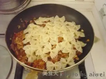 Make Tomato bacon butterflies step 10