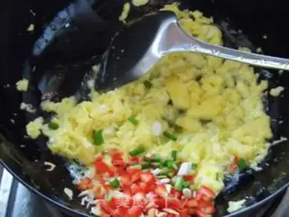 Make Chili egg fried rice step 4
