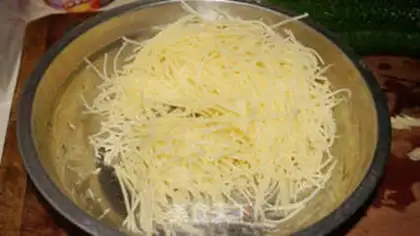 Make Creamed celery potatoes step 1