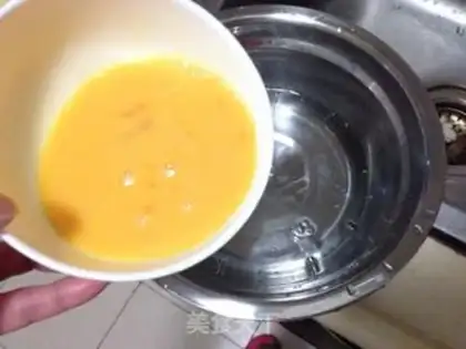 Make Autumn abalone steamed eggs step 1